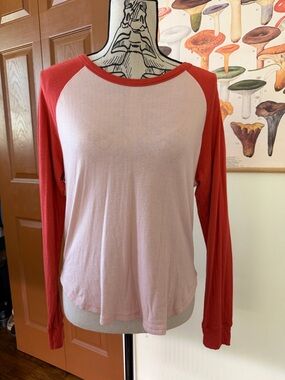 Faherty Two-Tone Raglan Long Sleeve Tee in Light Pink and Red